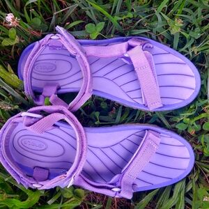 Pretty rugged lilac teva sandals (women's 10)